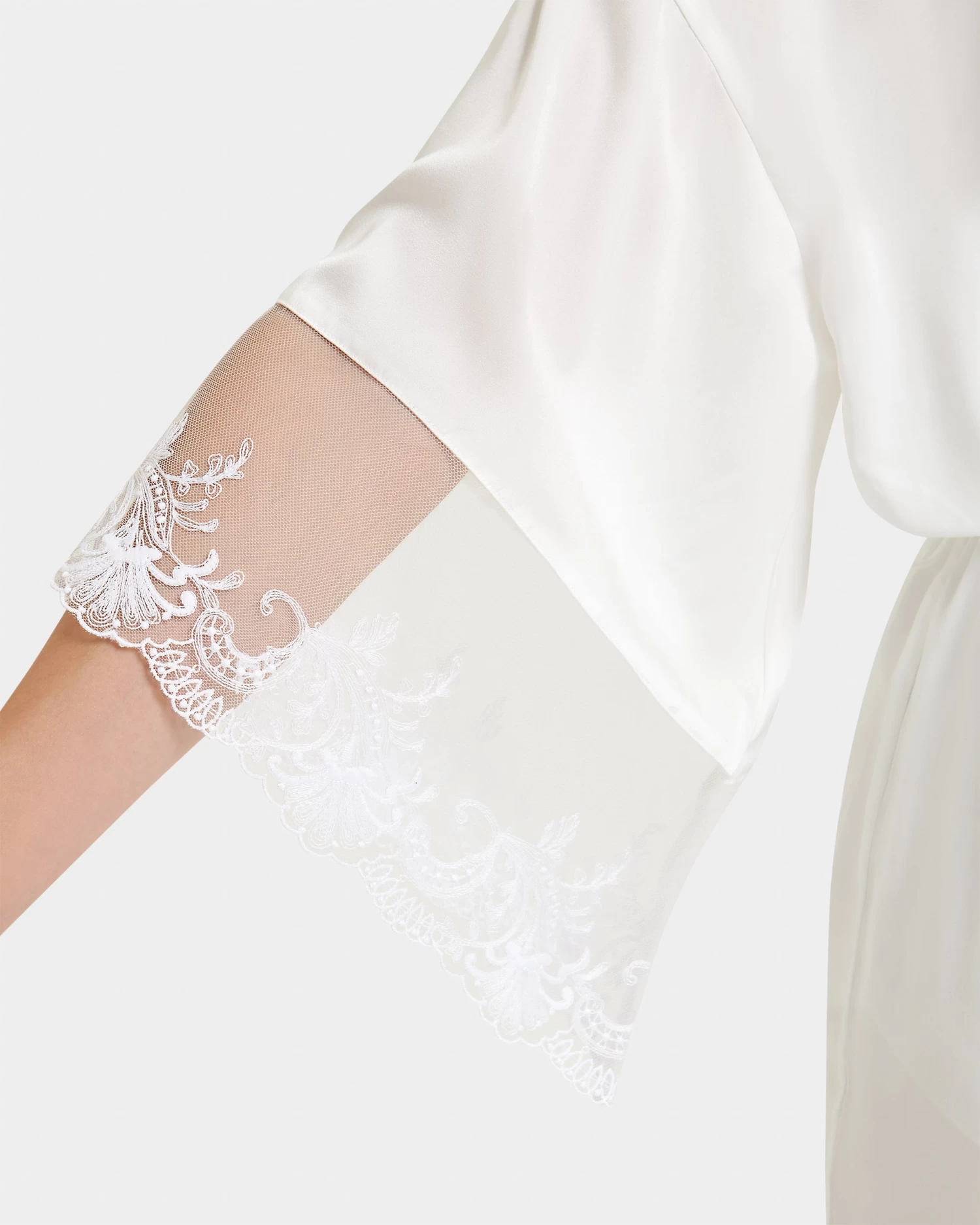 BLUEBELLA Marseille Luxury Satin Kimono White - Image 4